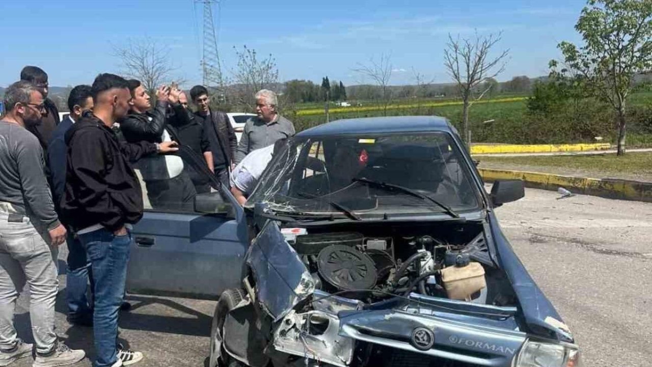 Otomobil ile otobüs çarpıştı: 1 yaralı