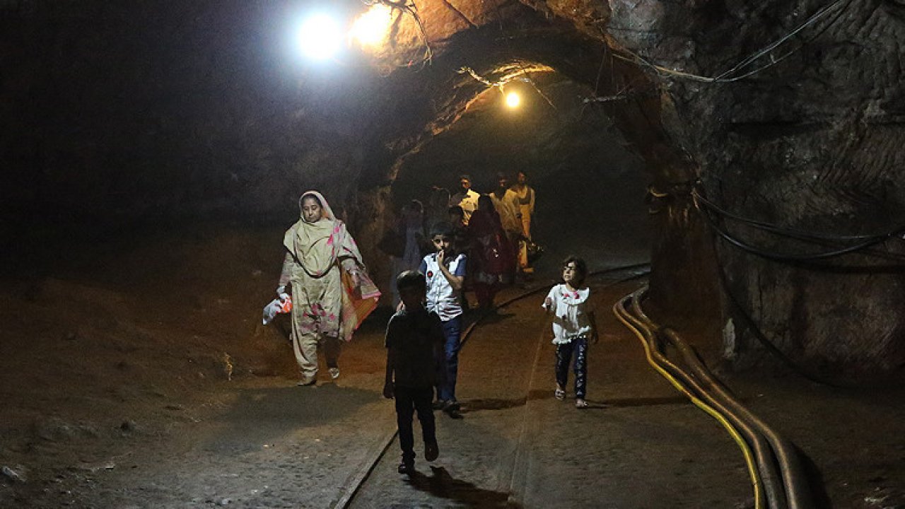 Pakistan'da maden göçtü: 9 kişi hayatını kaybetti