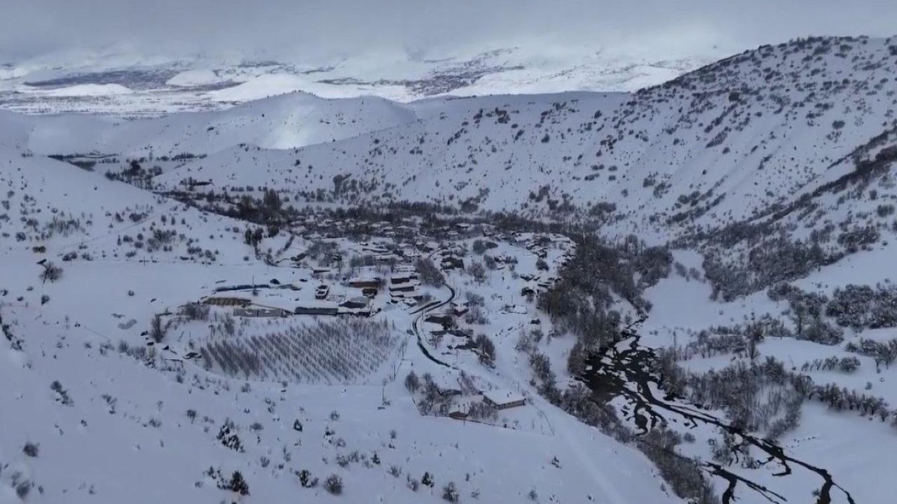 Refahiye’de nisan ayında kar sürprizi