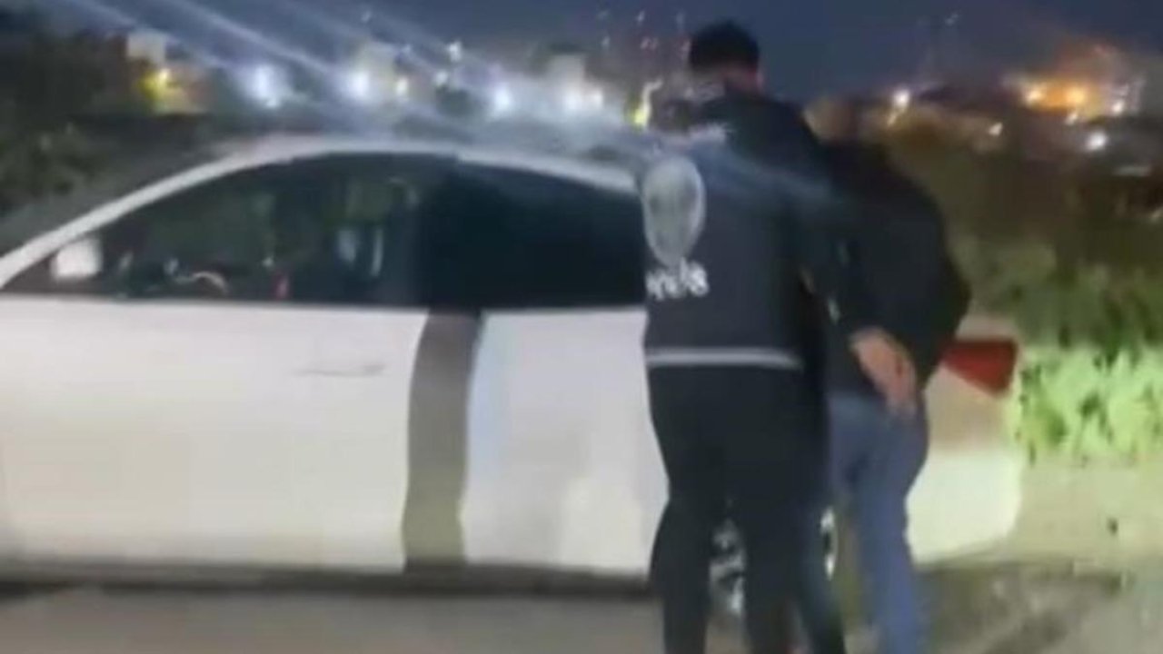 Sosyal medyada polis yeleği giyerek yayın yapan şahıs gözaltına alındı
