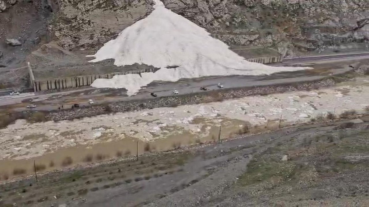 Sümbül Dağı’nda tehlike devam ediyor: Çığ yolu kapattı
