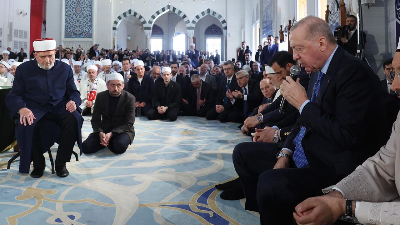 Törende Asr-ı Şerif okudu, 333 hafız öğrenciyle fotoğraf çektirdi
