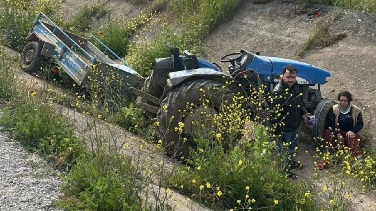 Turgutlu’da ön lastiği fırlayan traktör takla attı: 2 yaralı