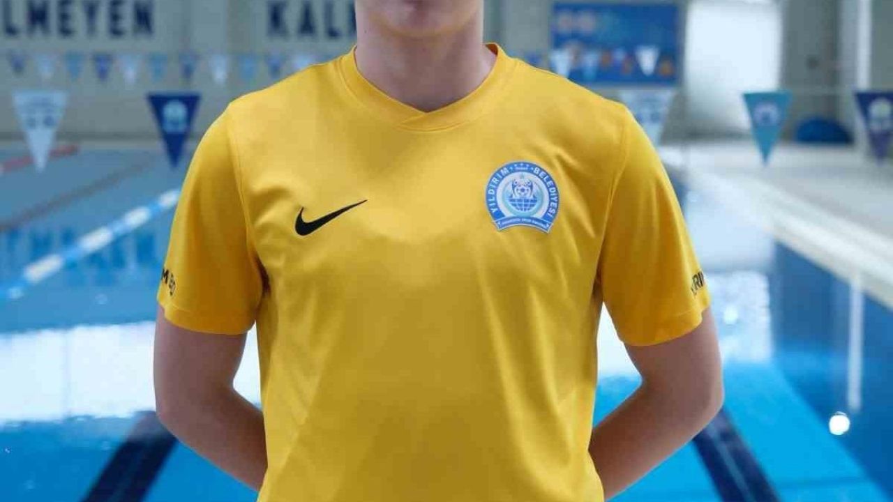 Yıldırımlı yüzücülere milli gurur