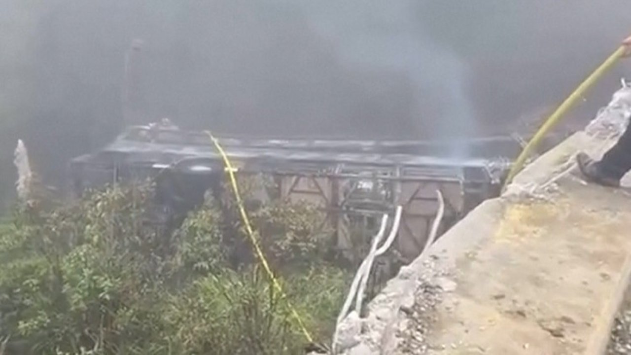 Yolcu otobüsü devrildi: Çok sayıda ölü