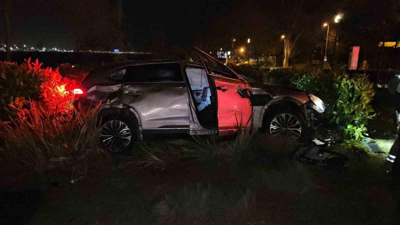 Yoldan çıkan otomobil taklalar atarak parka savruldu: 1 yaralı
