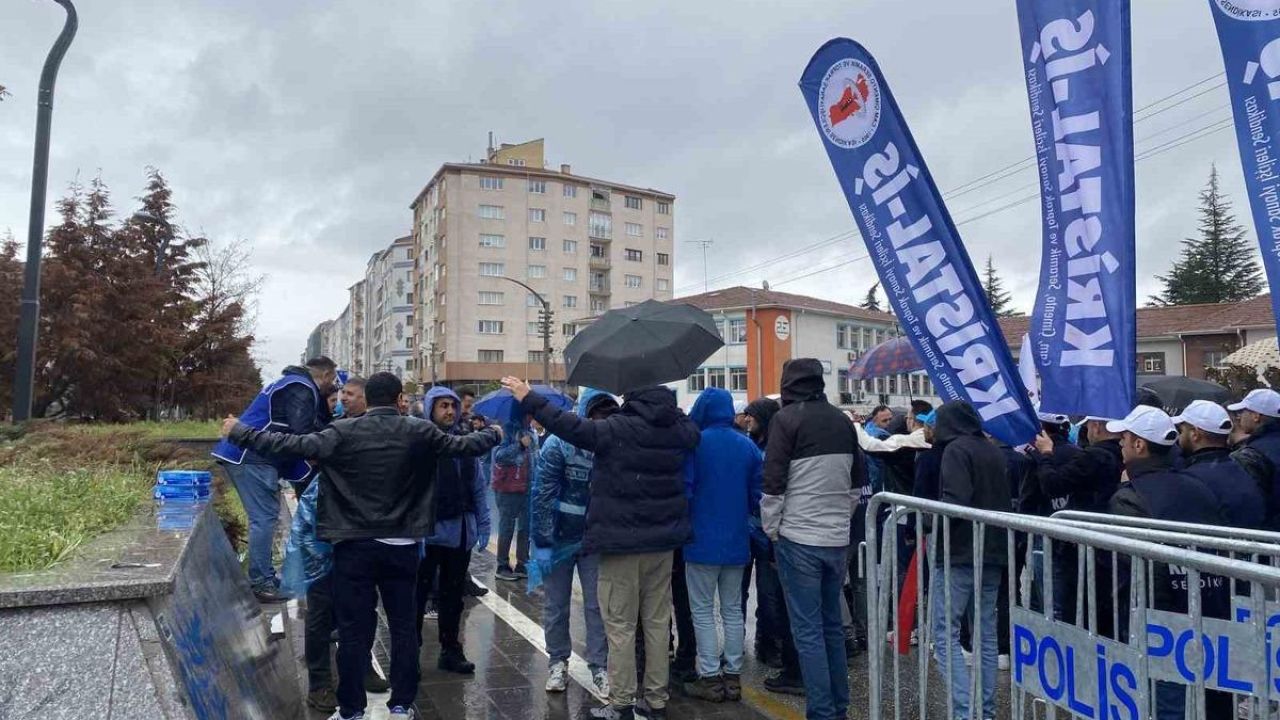 1 Mayıs yürüyüşleri geniş güvenlik önlemleriyle başladı