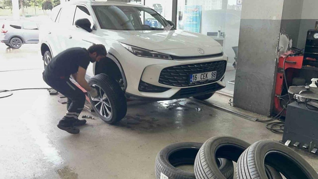 1 Mayıs’ta işçiler meydanda, lastikçiler tezgahta