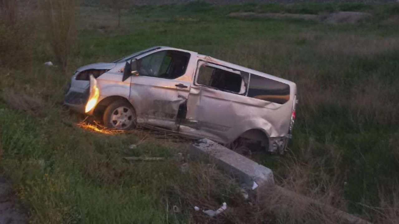 Afyonkarahisar'da otomobil ile kamyonet çarpıştı! 6 yaralı