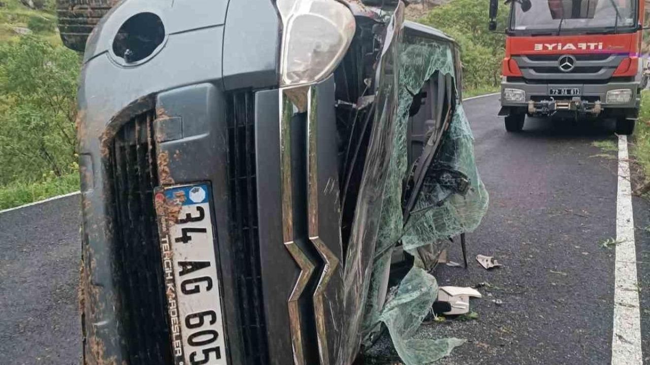 Batman'da araç takla attı: 3 yaralı