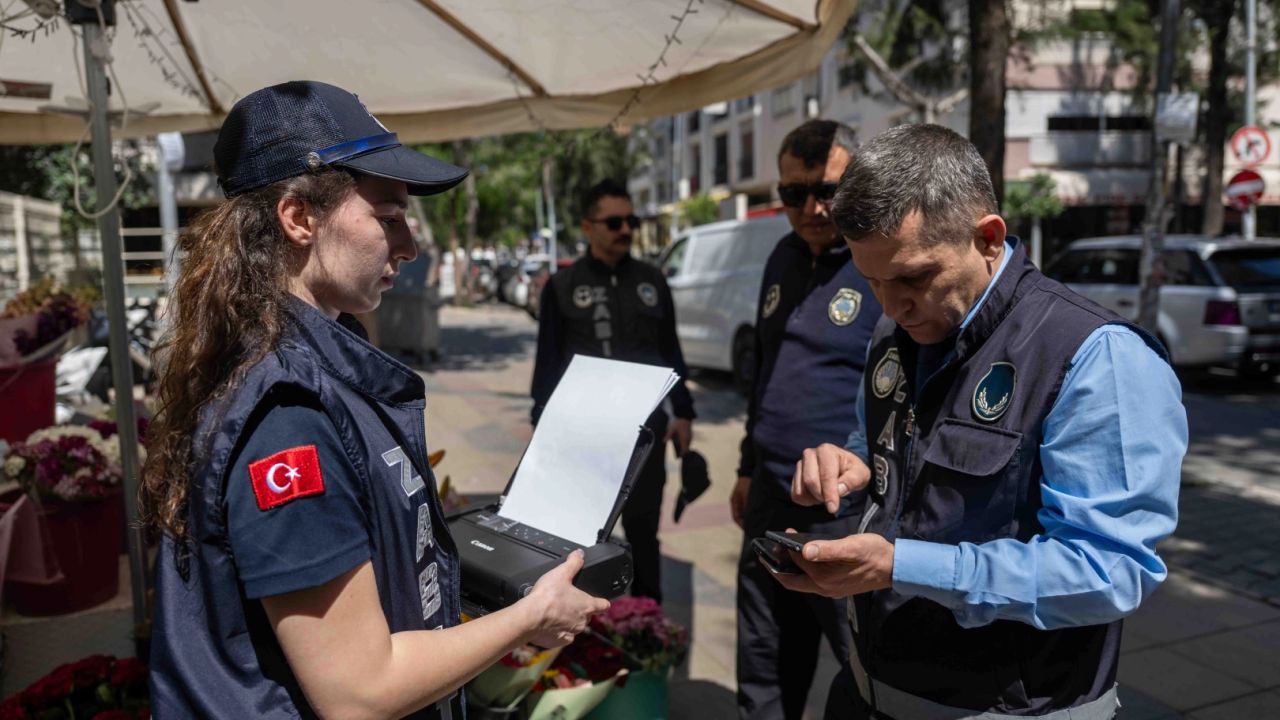 Bornova’da zabıta cezaları anında tebliğ ediliyor