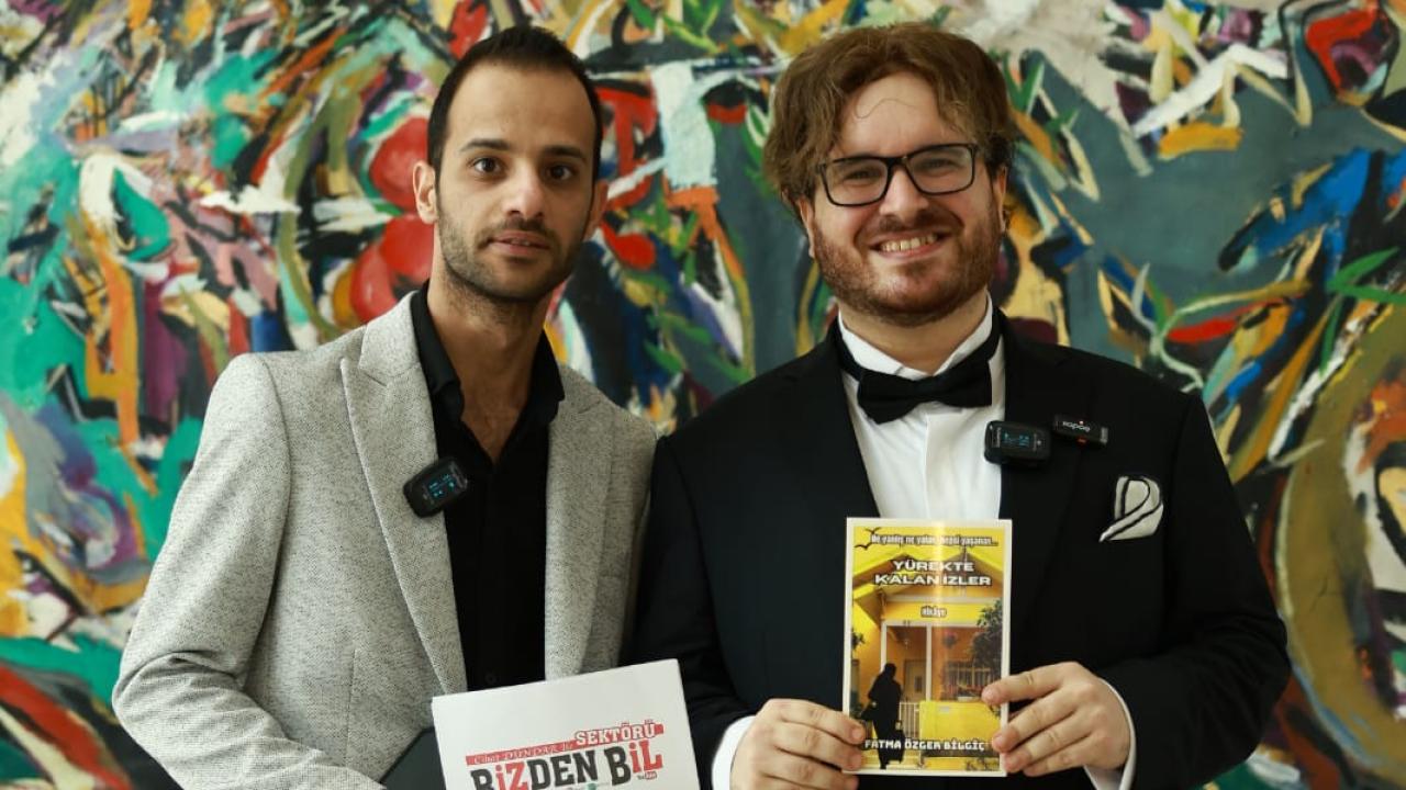 DÜNYACA ÜNLÜ TÜRK OPERA SANATÇISI TENOR SEDAT CAN ÖZTOPRAK'TAN AYNI GÜN İMZA VE RESİTAL