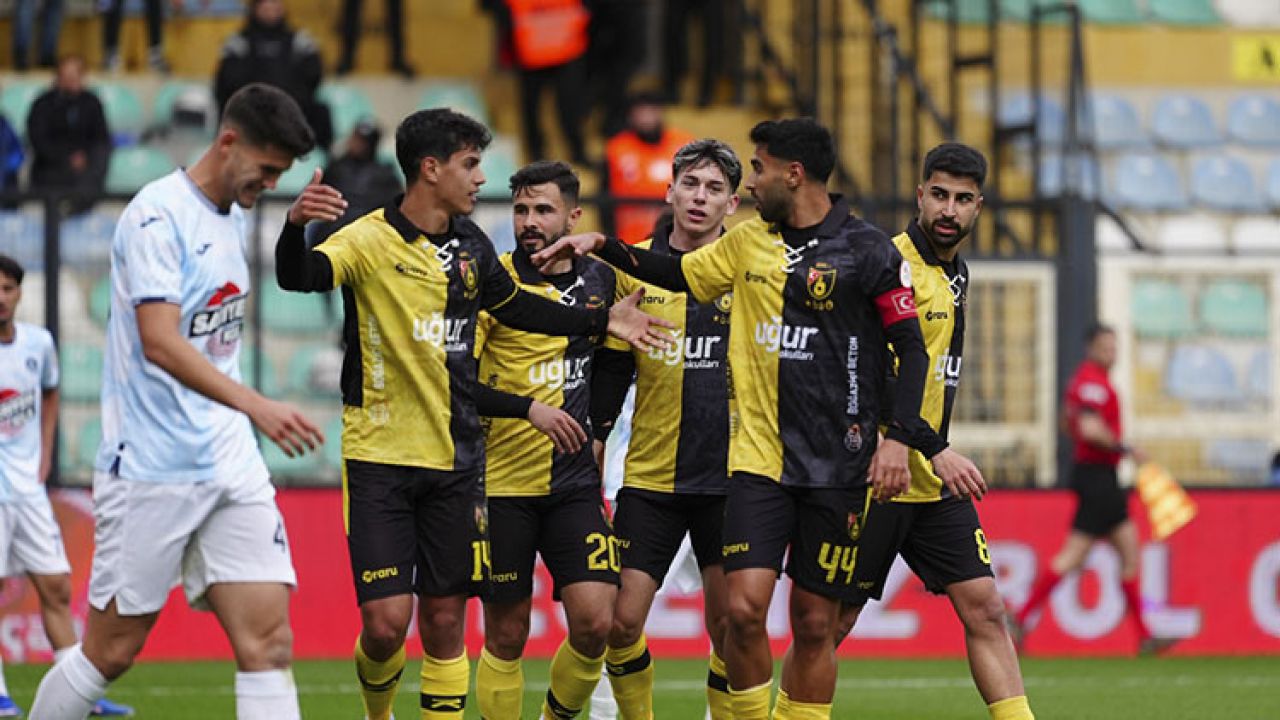 İstanbulspor, Adana Demirspor'a gol oldu yağdı!