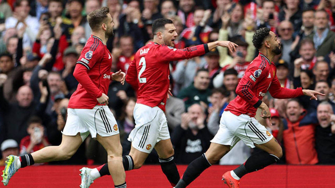 Manchester United, Liverpool'u puansız yolladı!