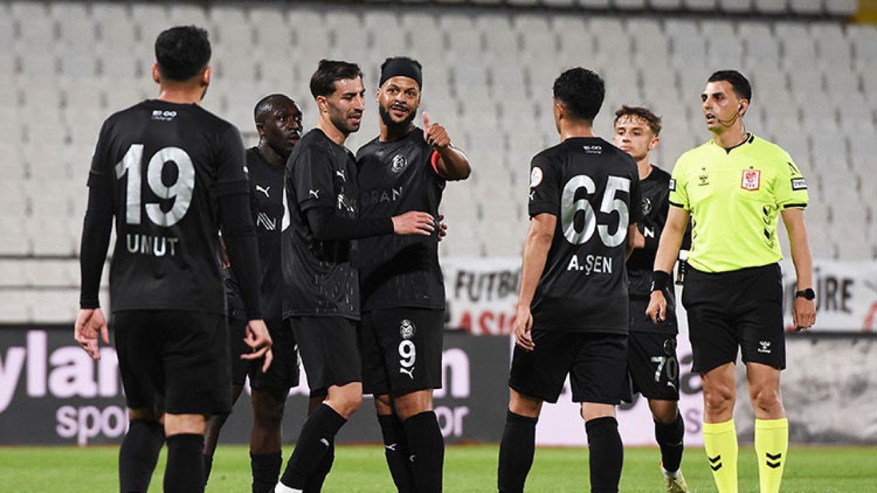Manisa FK, Sakaryaspor'u farklı mağlup etti!