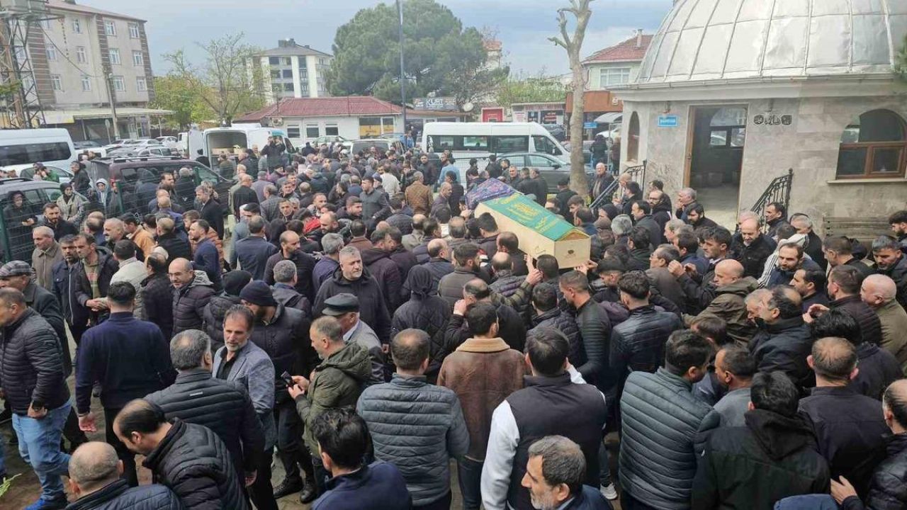 Otobüs kazasında hayatını kaybeden Elif, Tekirdağ’da defnedildi