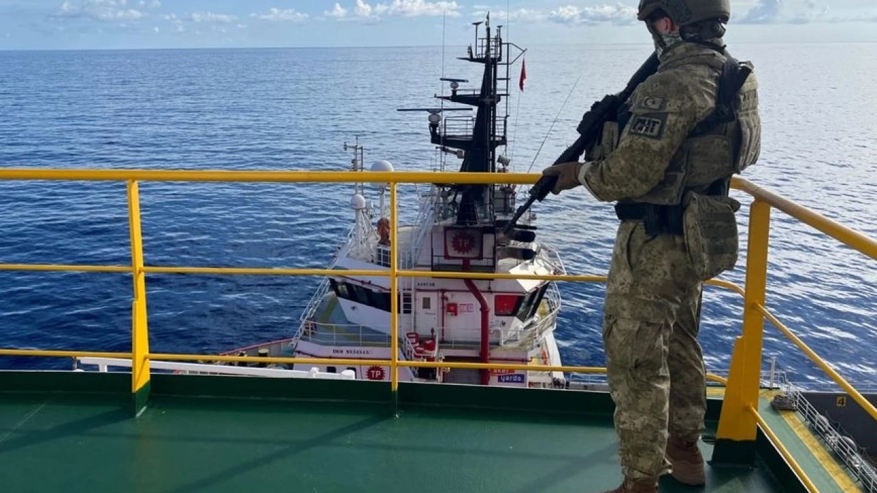Somali açıklarında Türk Deniz Gücü’nden sondaj gemilerine güvenlik desteği