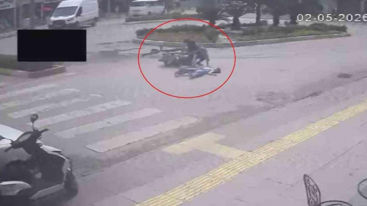 Yaya geçidini kullanan bisiklete motosiklet çarptı: 2’si çocuk 3 yaralı